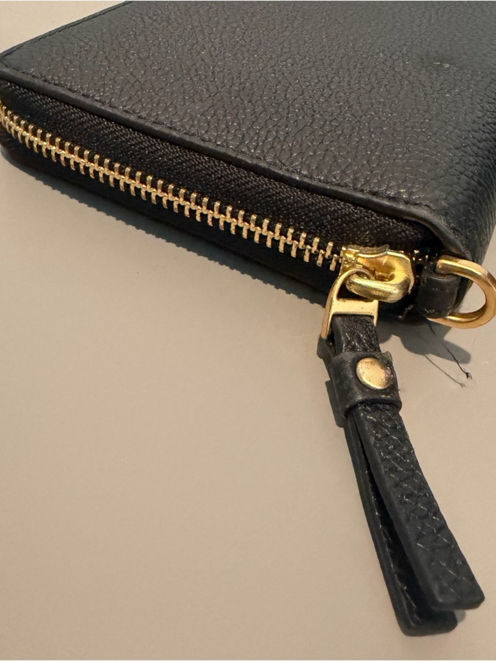 Tory Burch Zip Around Wallet Black Pebbled Leather w/ Gold Zipper & Accents EUC - Picture 6 of 16